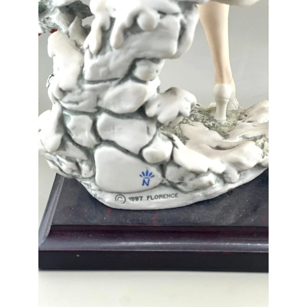 Giuseppe Armani Winter Snowflakes Porcelain Figurine #0235F Signed ITALY EUC Vtg